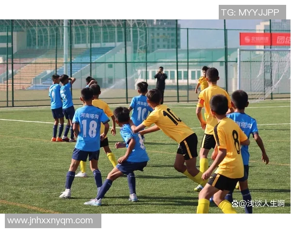 足球明星引领新时代潮流从场上到场外的全能发展之路